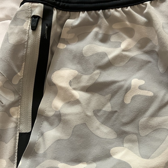 Ten Thousand gray and white shorts. Boys small - Picture 2 of 5